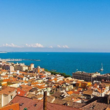 Bed And Travel Apartment La Minerva Suite Salerno Exterior foto