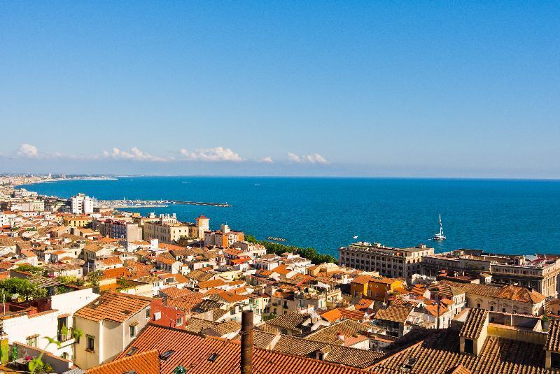 Bed And Travel Apartment La Minerva Suite Salerno Exterior foto