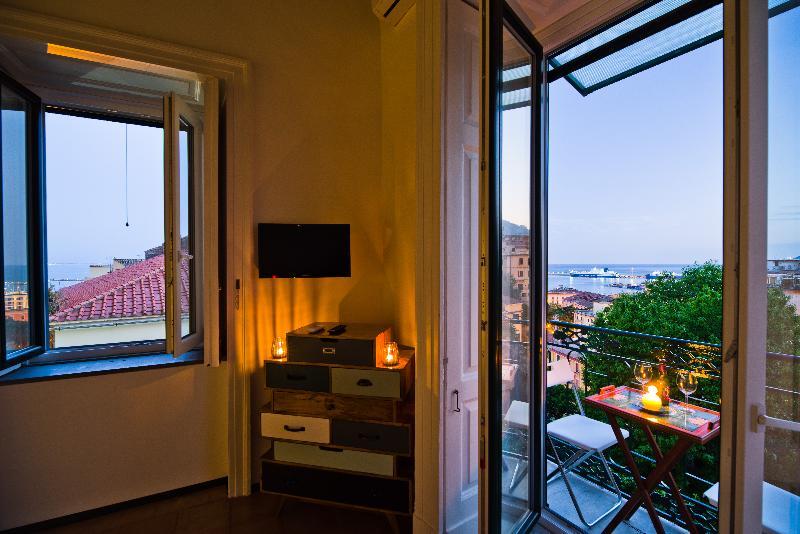 Bed And Travel Apartment La Minerva Suite Salerno Exterior foto