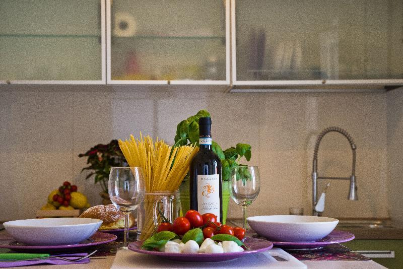 Bed And Travel Apartment La Minerva Suite Salerno Exterior foto