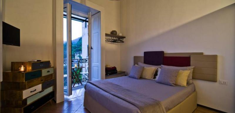 Bed And Travel Apartment La Minerva Suite Salerno Exterior foto